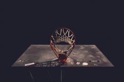 开云体育APP下载-胜负棋盘上，乔治的制胜点与雄鹿的防守泥潭