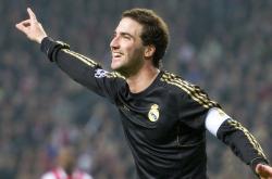 开云体育平台APP-银红之争，当索伯的精密机械遇上红牛二队的赤色狂飙，佩雷兹如何成为撬动战局最渺小的杠杆