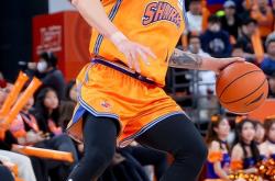 开云体育登录-上海男篮大胜江苏队，展现出色实力