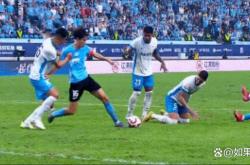 开云下载-中超联赛的裁判执法备受球迷争议