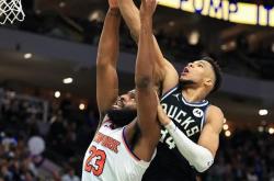 开云体育平台APP-关于雄鹿力克猛龙，福克斯点燃赛场的信息