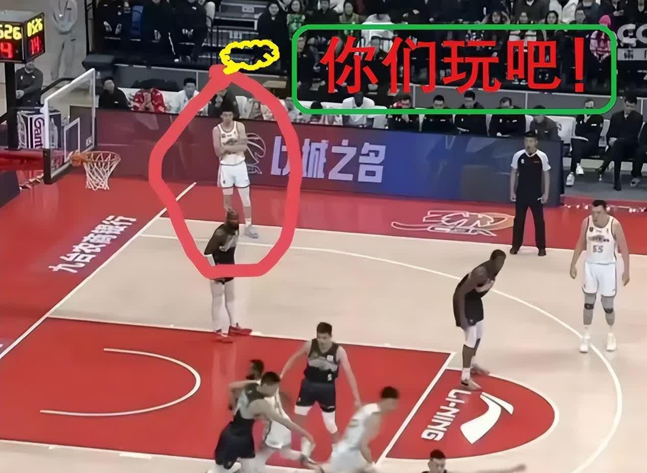 沈阳队踢进关键球，助球队逆转战局