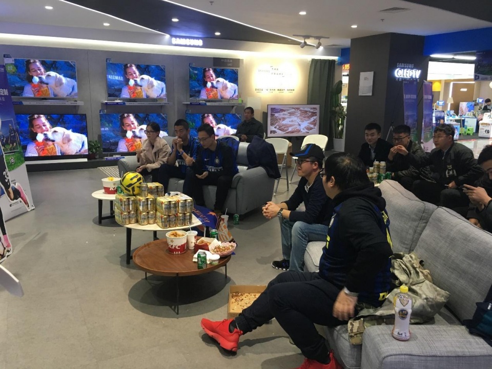 包含欧预赛比赛解说员直播观战热情高涨的词条