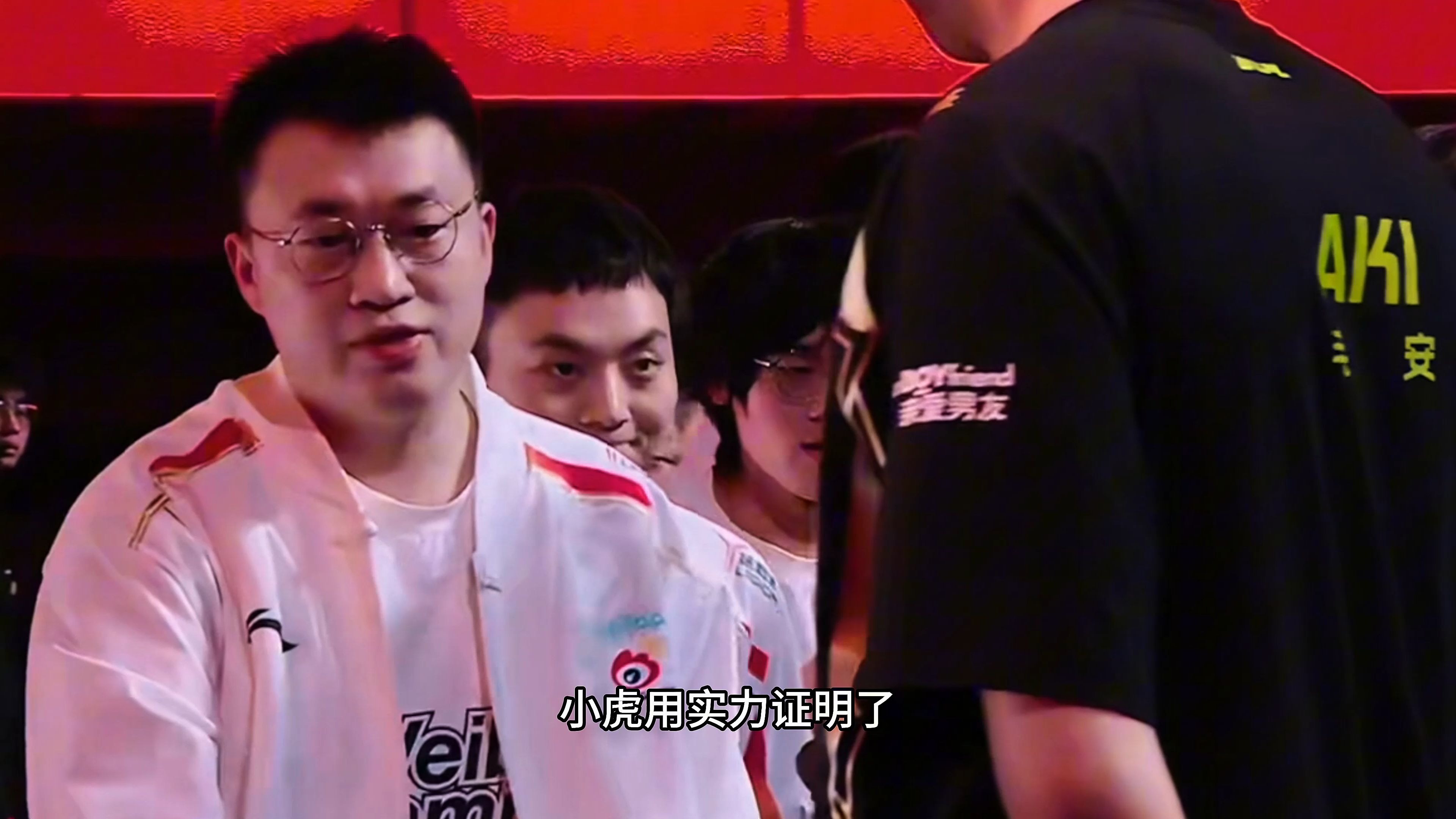 WBG险胜HLE，Kanavi操刀奇招英雄翻盘宿敌对决四强赛，锁定晋级资格的简单介绍