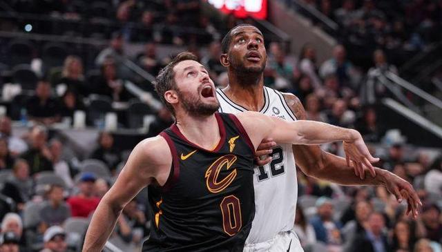 无敌球队再次击败对手，稳坐榜首位置