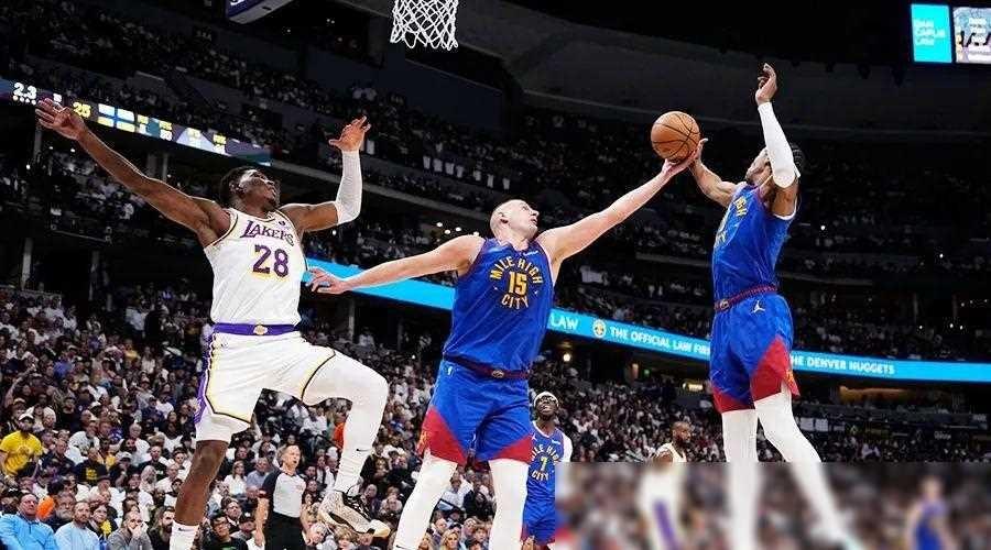 无敌球队再次击败对手，稳坐榜首位置