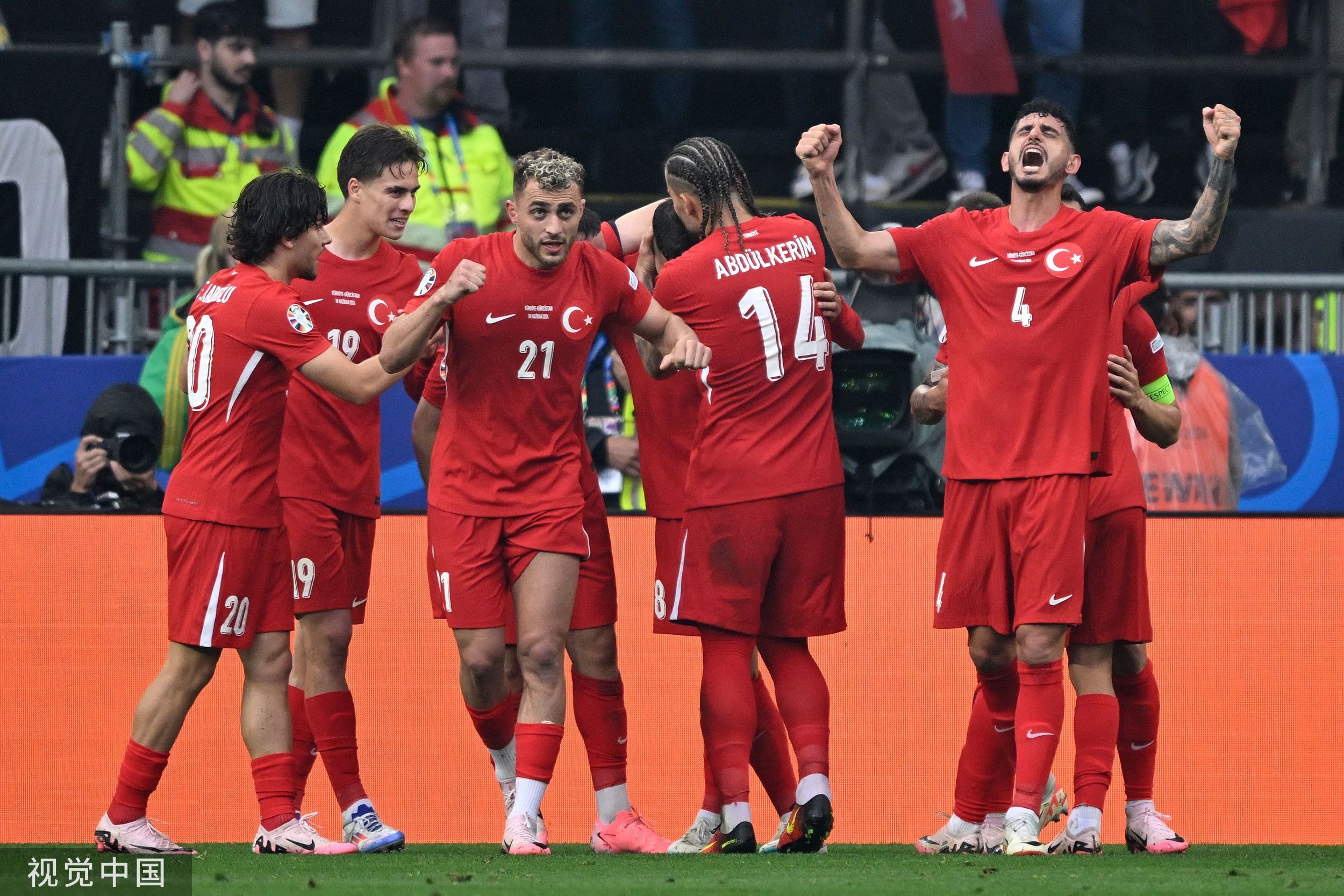 土耳其对阵荷兰，豪门对决实力碰撞