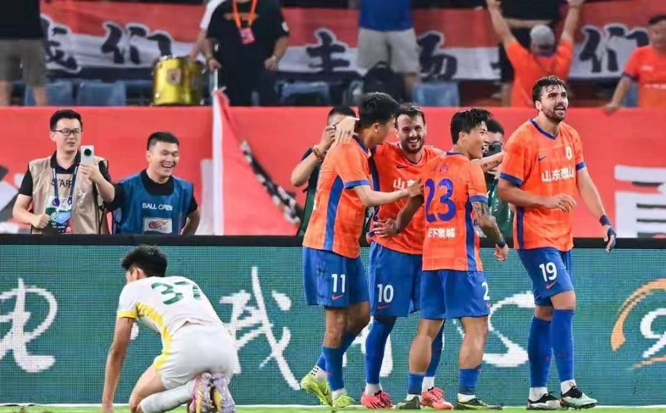 山东泰山客场大捷,全队士气高涨的简单介绍 山东泰山客场大捷,全队士气高涨的简单介绍