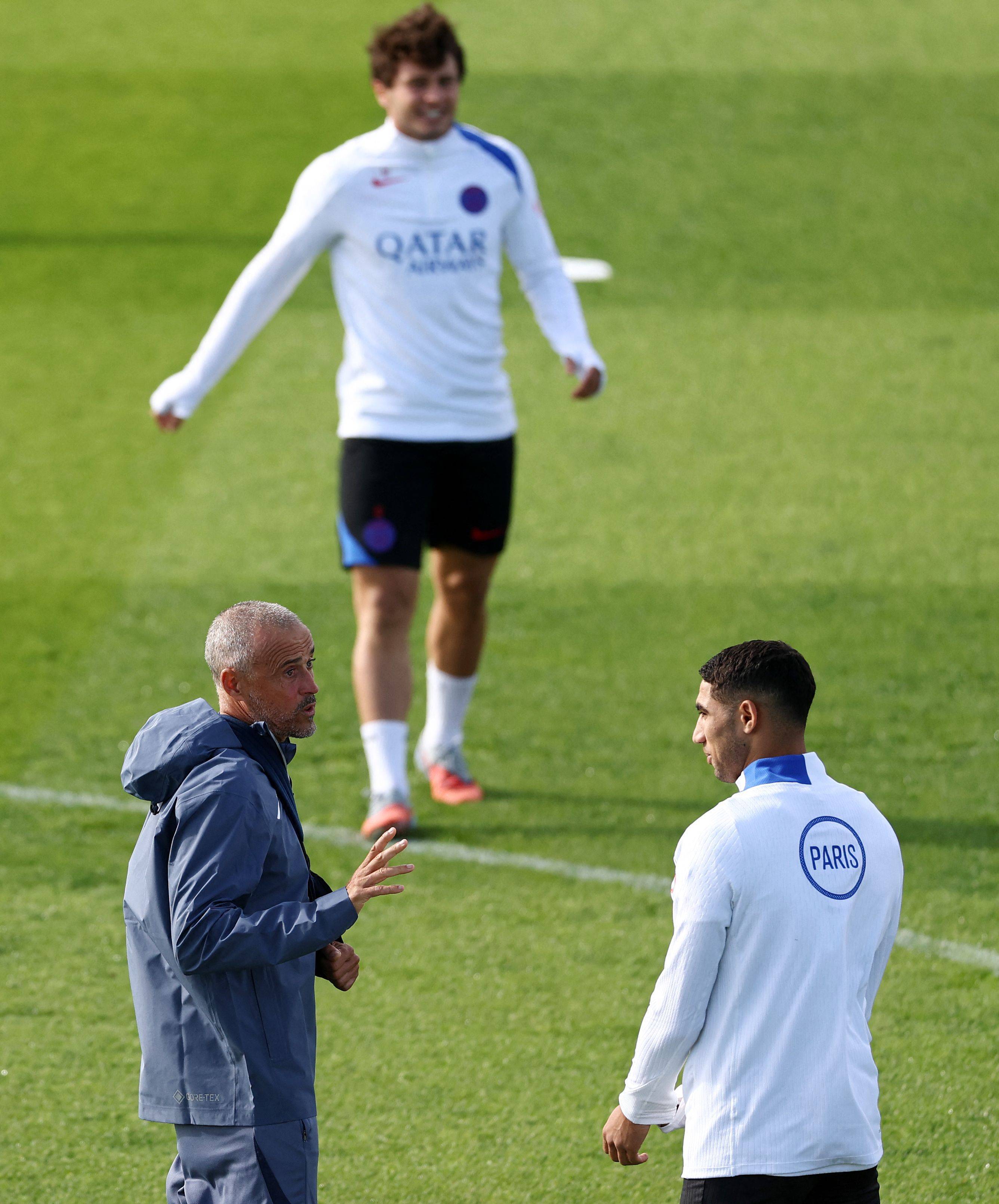 巴黎圣日耳曼球员爆发默契,战术配合高效 巴黎圣日耳曼球员爆发默契,战术配合高效