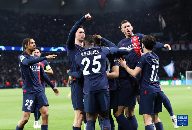 巴黎圣日耳曼球员爆发默契,战术配合高效 巴黎圣日耳曼球员爆发默契,战术配合高效