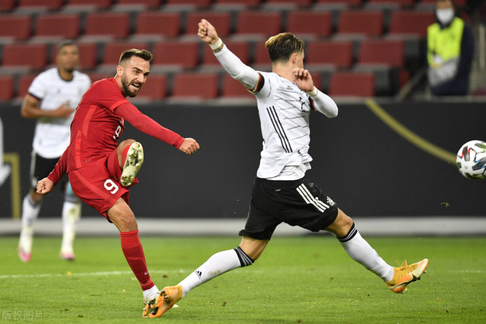 瑞士逼平土耳其，小组出线形势险恶难知