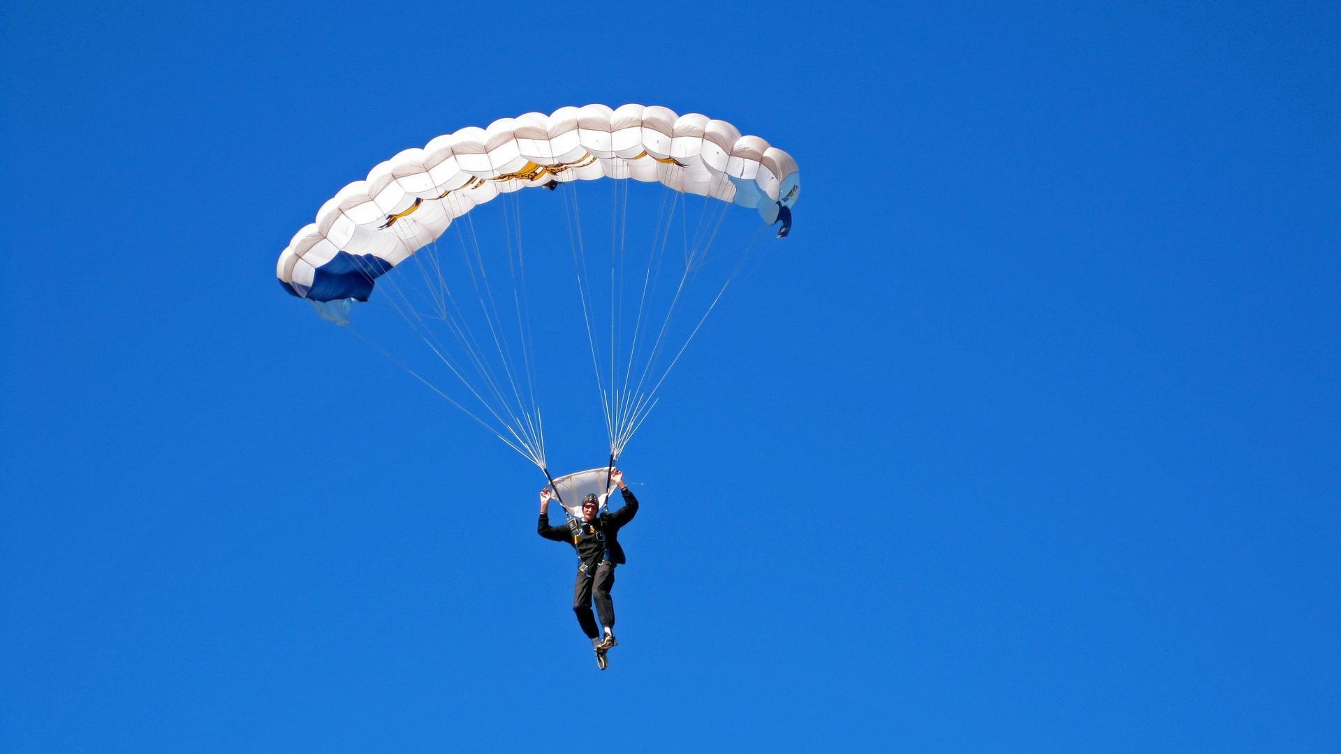 绿茵场上的节奏大师，当京多安的枷锁遇见那不勒斯的探戈