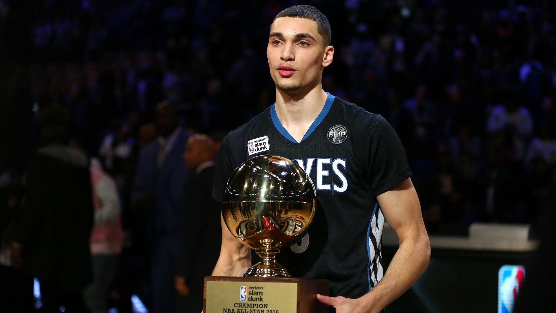 绿茵逆转与乒乓统治，体育赛场上的双重奏